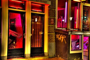 Quartier rouge à Amsterdam : Vitrines, prostitution et coffeeshops - Vanupied