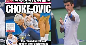 Internationale pers messcherp voor “laffe” Djokovic na historische diskwalificatie: “Hij zeurde als een peuter”