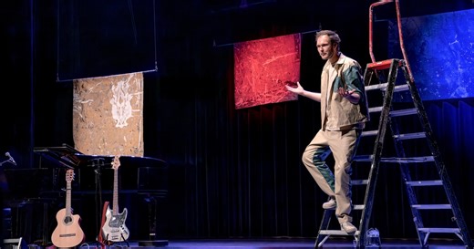 Achter de voordeur van cabaretier Ramon Chatrer liep het vroeger soms flink uit de hand: ‘In principe is iederéén in het gezin slachtoffer’