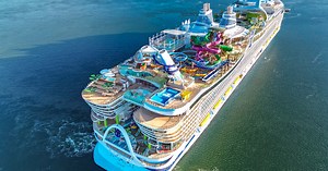 Grootste cruiseschip ter wereld klaar voor eerste reis: 1,8 miljard euro en van alle luxe voorzien