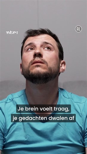 Dit doet je brein na een slapeloze nacht! Onderzoekers van het Massachusetts Institute of Technology zijn erachter wat ervoor zorgt dat je vaak je aandacht er niet bij kan houden een dag nadat je een rotnacht had. #slaap #hersenen #brein #wetenschap | NTR Wetenschap