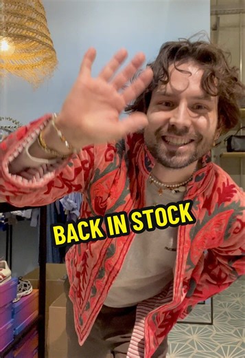 🚨 Back in Stock! Endlich wieder da - Die angesagten Suzani Velvet Jacken von Cofur. Beim letzten Post waren wir nach 2h ausverkauft 🙈💕 Also falls du auch eine dieser coolen Jacken willst, dann ganz schnell online bestellen. Preis CHF 219.- Grösse Onesize (ca. 36-42) Erhältlich in: 📍 Zürich 📱 www.boldmatters.ch Deine Vorteile: 🤝 Fair produziert 🇮🇳 Handmade in Indien 📦 Gratis Express Versand ♻️ 21 Tage Rückgaberecht