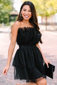 What Is Cocktail Attire for Women? 7 Dos and Don’ts