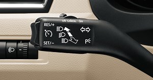 ‘Gaan bij afremmen met adaptive cruisecontrol de remlichten ook branden?’