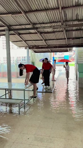 เป็นครู ❌ เป็นผู้ประสบภัย✅ #โรงเรียน #fyp #ครูวิทยาศาสตร์ #น้ําท่วม67 #นครศรีธรรมราช #วคคอน