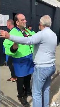 Un agent de sécurité très minutieux en ce qui concerne la fouille