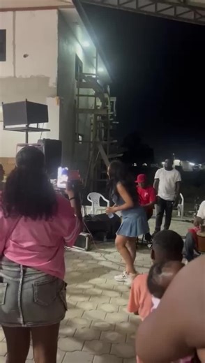 Chemelda Dielingen Live Performance Experience