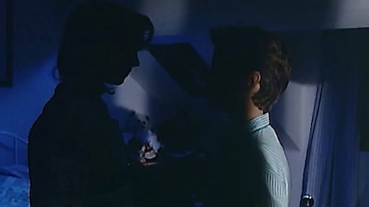 Mathias Coppens en Bella van Meel speelden in 'De wereld van Ludovic' twee verliefde pubers die weglopen van huis. Maar ook in het echte leven was Mathias dolverliefd op zijn tegenspeelster. Steven Van Herreweghe herenigde hen gisteren in 'Van Algemeen nut'... ❤ vrt.nu/kijkvanalgemeennut 📺 vrt.nu/kijkdewereldvanLudovic | VRT MAX