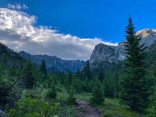 Crater Lake hike via Mirror Lake Indian Peaks Wilderness