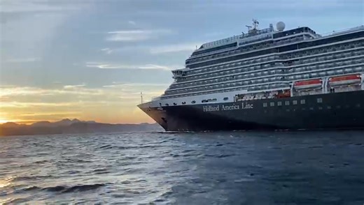 #TurismoLaPazBCS || "Crucero Nieuw Ámsterdam" hace arribo al puerto de Pichilingue, de donde miles de visitantes extranjeros y nacionales se trasladan a los diferentes atractivos turísticos que ofrece la ciudad de La Paz. #APIBCS #PlayaTecolote #PlayaBalandra #ParqueAcuáticoCoromuel #MalecónDeLaPaz #CentroHistórico #IslaEspirituSanto #ElMogote #GastronomíaSudcaliforniana 🎥🐓 | ¿Que hay poray? Noticias