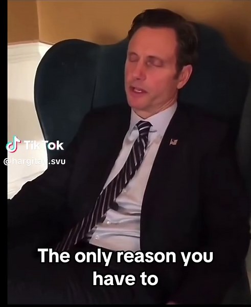 Tony Goldwyn Rehearses Lines in Scandal Throwback