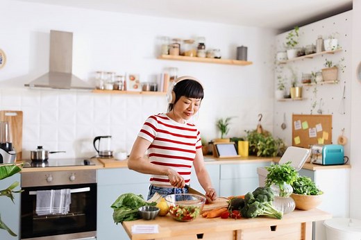 What To Eat To Help You Live Longer and Healthier