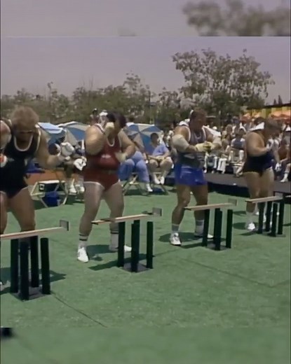 💪 The HULK, Lou Ferrigno, wins the Bar Bend Event during the 1977 Competition. | SBD World’s Strongest Man
